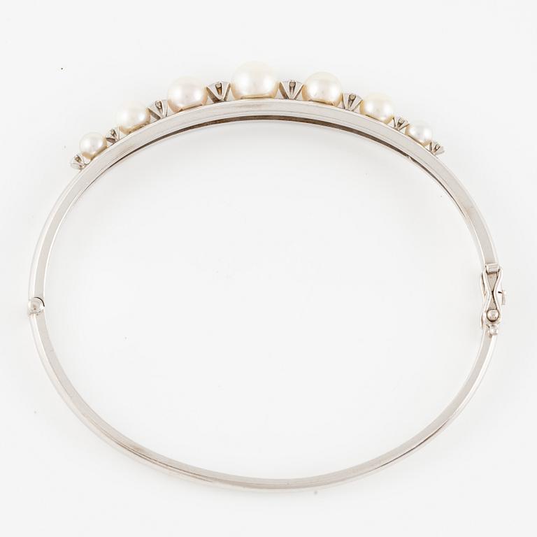 Bracelet, Jarl Sandin, 18K white gold with cultured pearls and small brilliant-cut diamonds.
