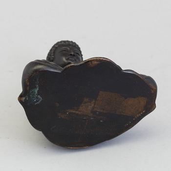 A Japanese bronze buddha, early 20th century.