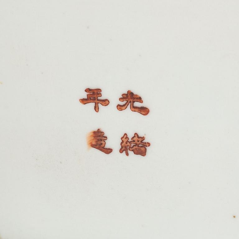 A Chinese square caligraphy vase, around 1900.