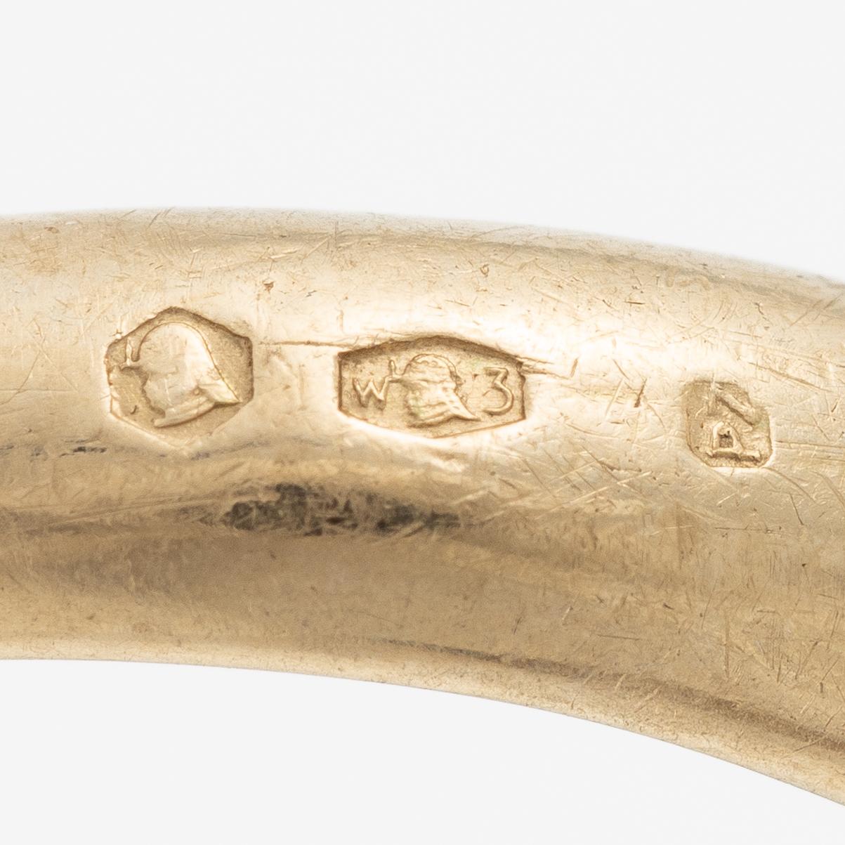 Ring, 14K gold with star sapphire.