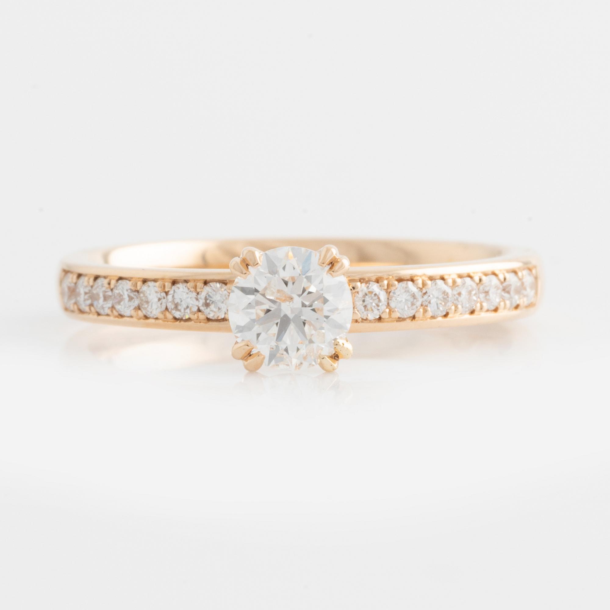 Ring with brilliant-cut diamond.
