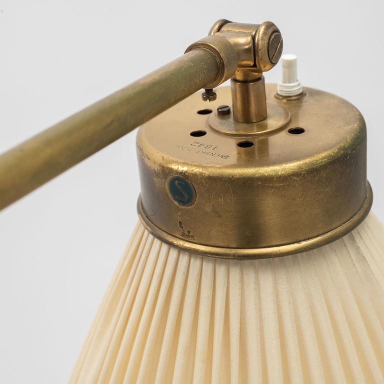 Josef Frank, golvlampor ett par, modell 1842, Svenskt Tenn.