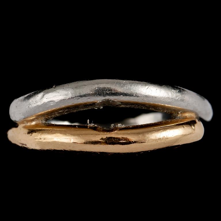 RING, platina samt 18k guld, Jarl Sandin, Göteborg, 1996. Vikt 12 g.