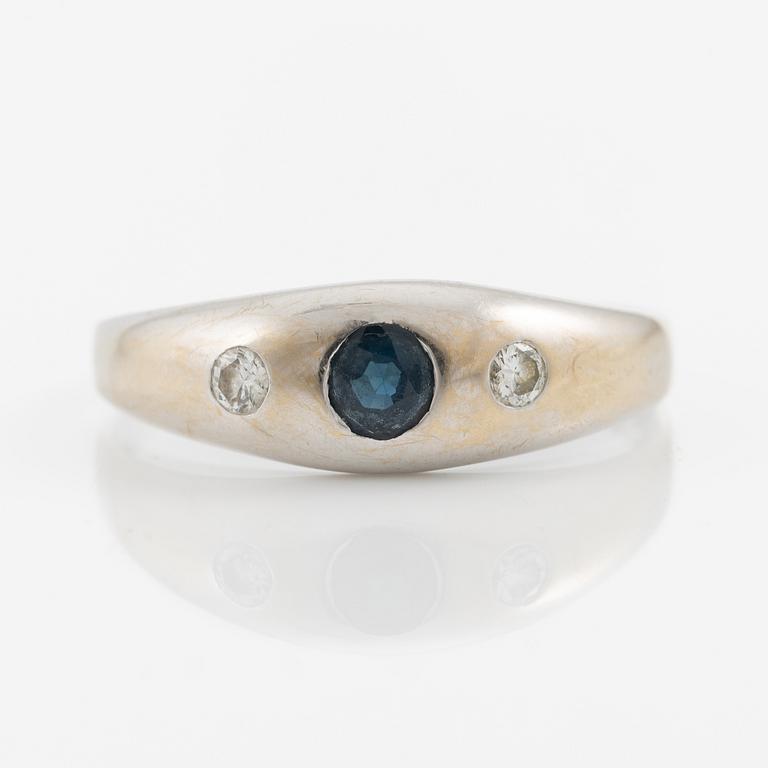 Ring, 18K white gold with sapphire and brilliant-cut diamonds.