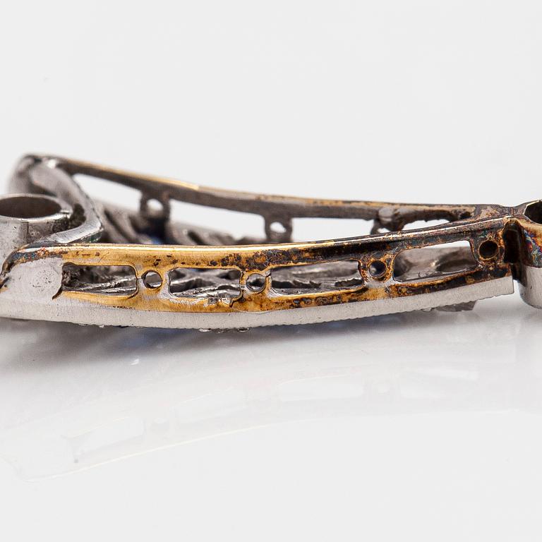 Örhängen, platina, 18K guld, gammalslipade och rosenslipade diamanter, syntetiska safirer och pärlor.