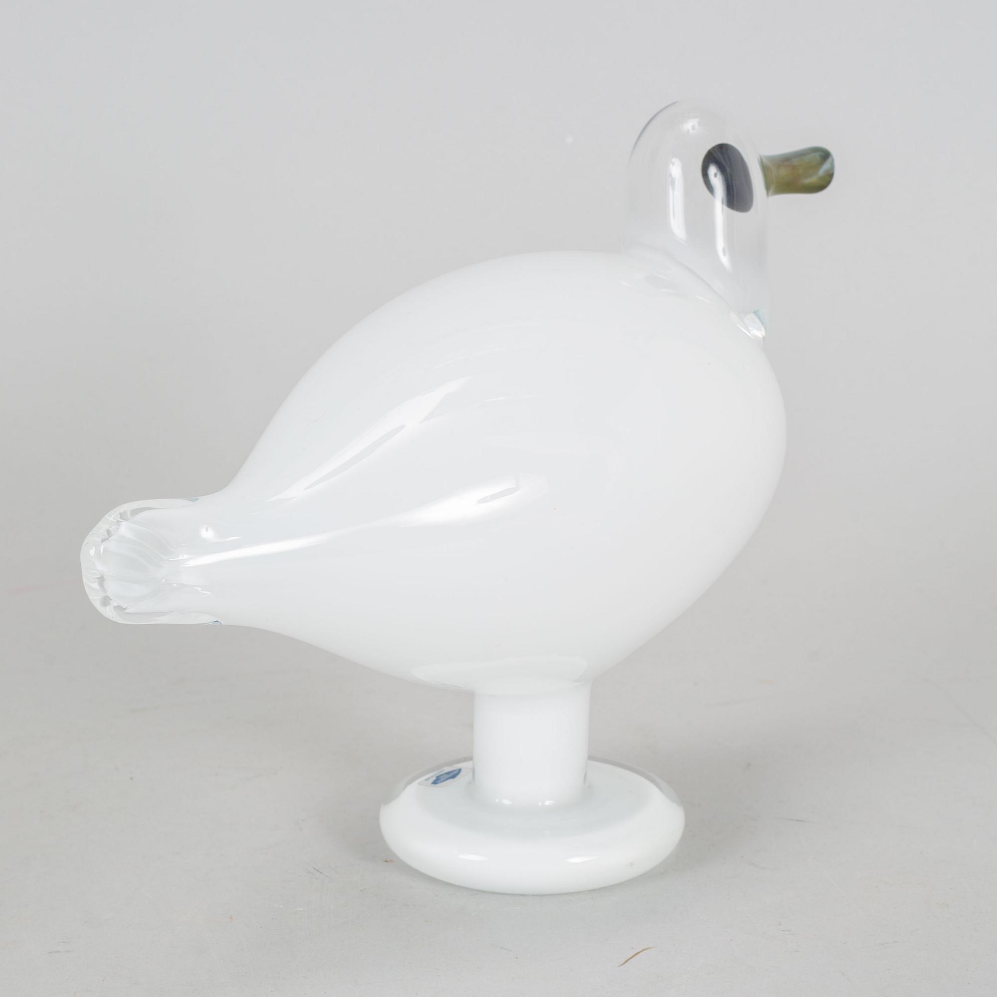 OIVA TOIKKA, a glass sculpture of a bird, Nuutajärvi, Finland.