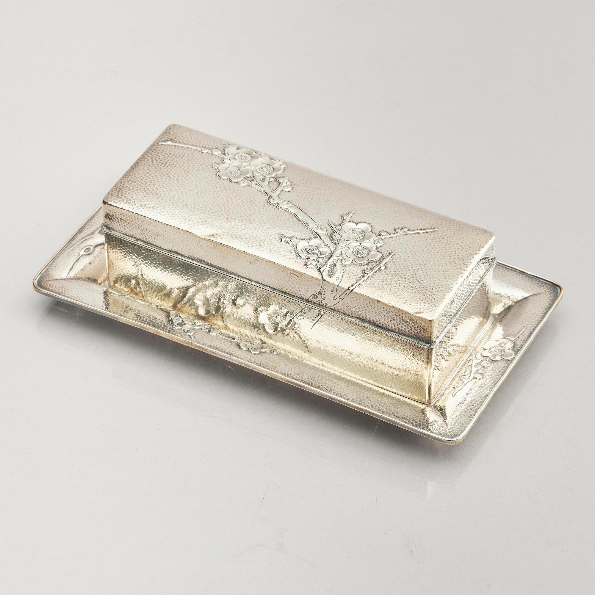 A Japanese five-piece silver garniture, Asahi, early 20th century.