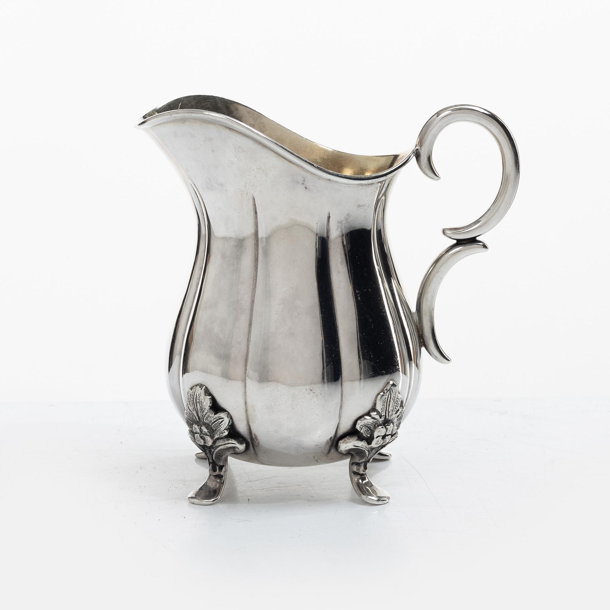 A Swedish silver cream jug, mark of A Bergengren, Lund 1937.
