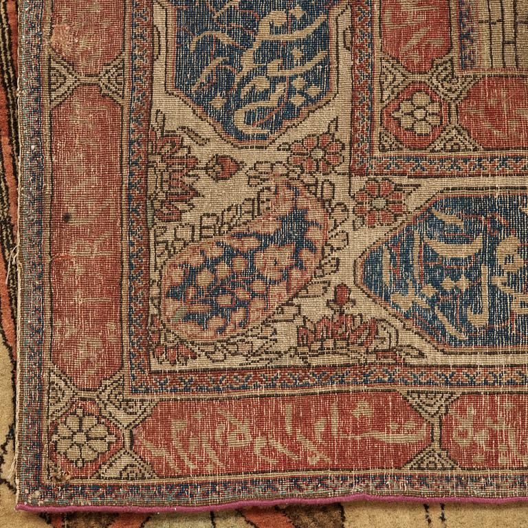 A RUG. A semi-antique Kashan a so called Motachem. 211 x 136,5 cm.