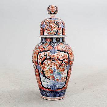 A Japanese Imari porcelain urn 19th century.