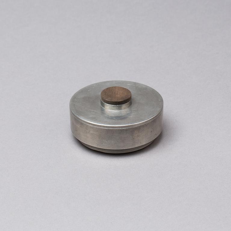 BURK med LOCK, tenn, Firma Svenskt Tenn, 1936.