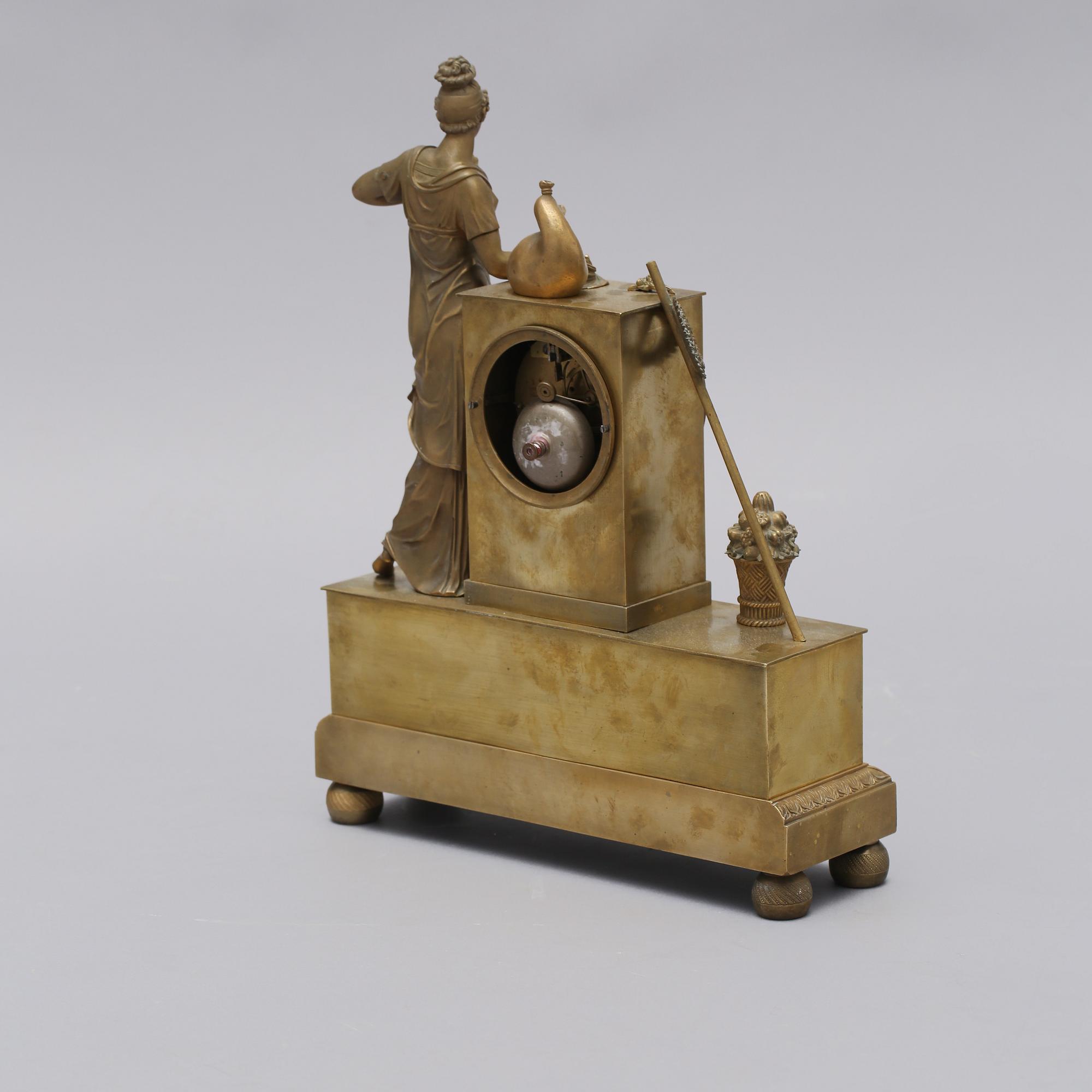 BORDSPENDYL, empire, 1800-talets första hälft.