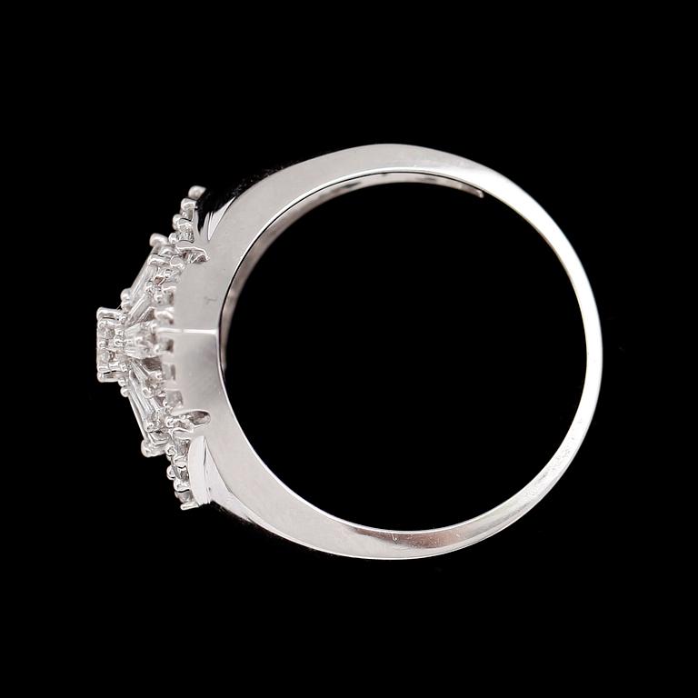 RING, 10 k vitguld, briljantslipade diamanter tot 0.75 ct.