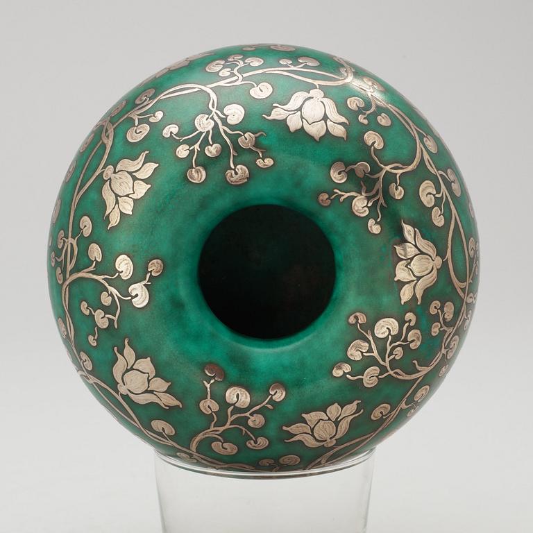 A Wilhelm Kåge Argenta stoneware jar, Gustavsberg 1934.