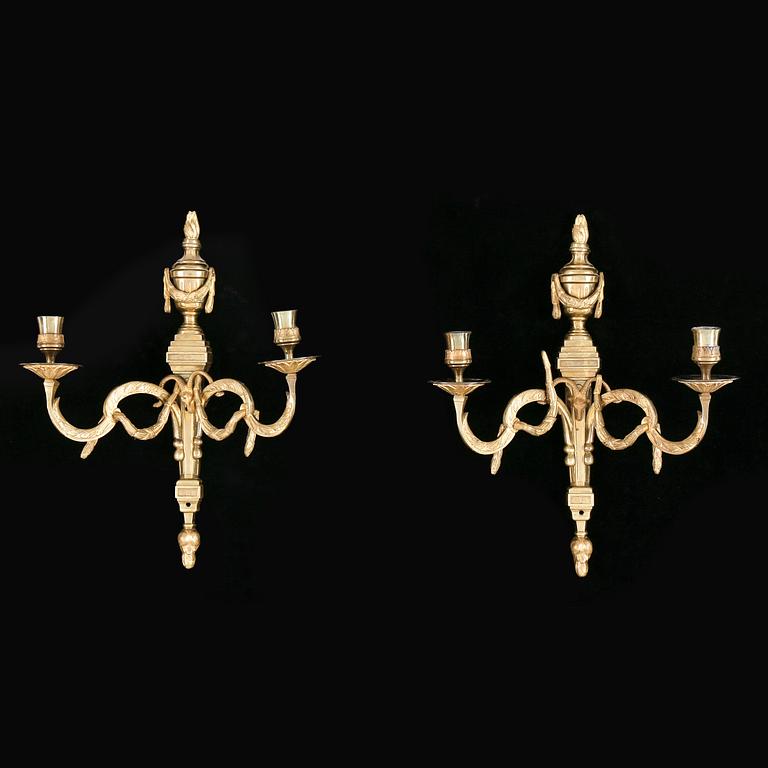 APPLIQUER, ett par, mässing, Louis XVI-stil, 1900-talets första hälft.