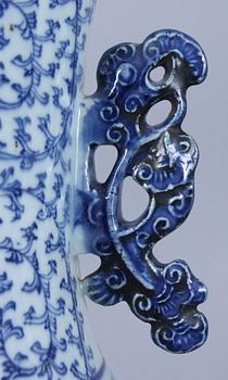 GOLVURNA, porslin, Kina, 1800-tal.
