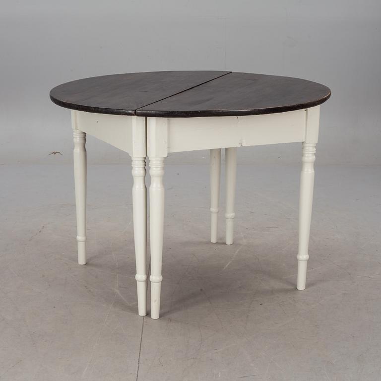 HALVMÅNEBORD, 2 st, 1800-talets slut.