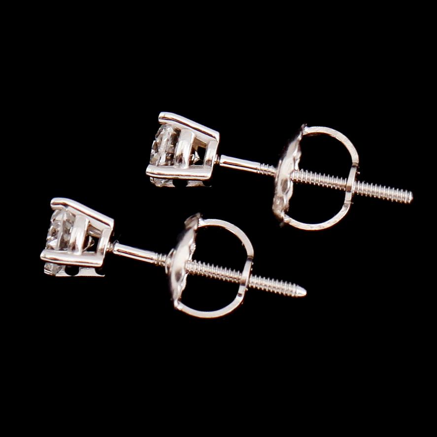 ÖRHÄNGEN, 1 par, 14 k vitguld, briljantslipade diamanter tot 0.33 ct.