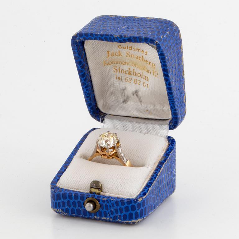 Old-cut ca 2,50 ct diamond ring.
