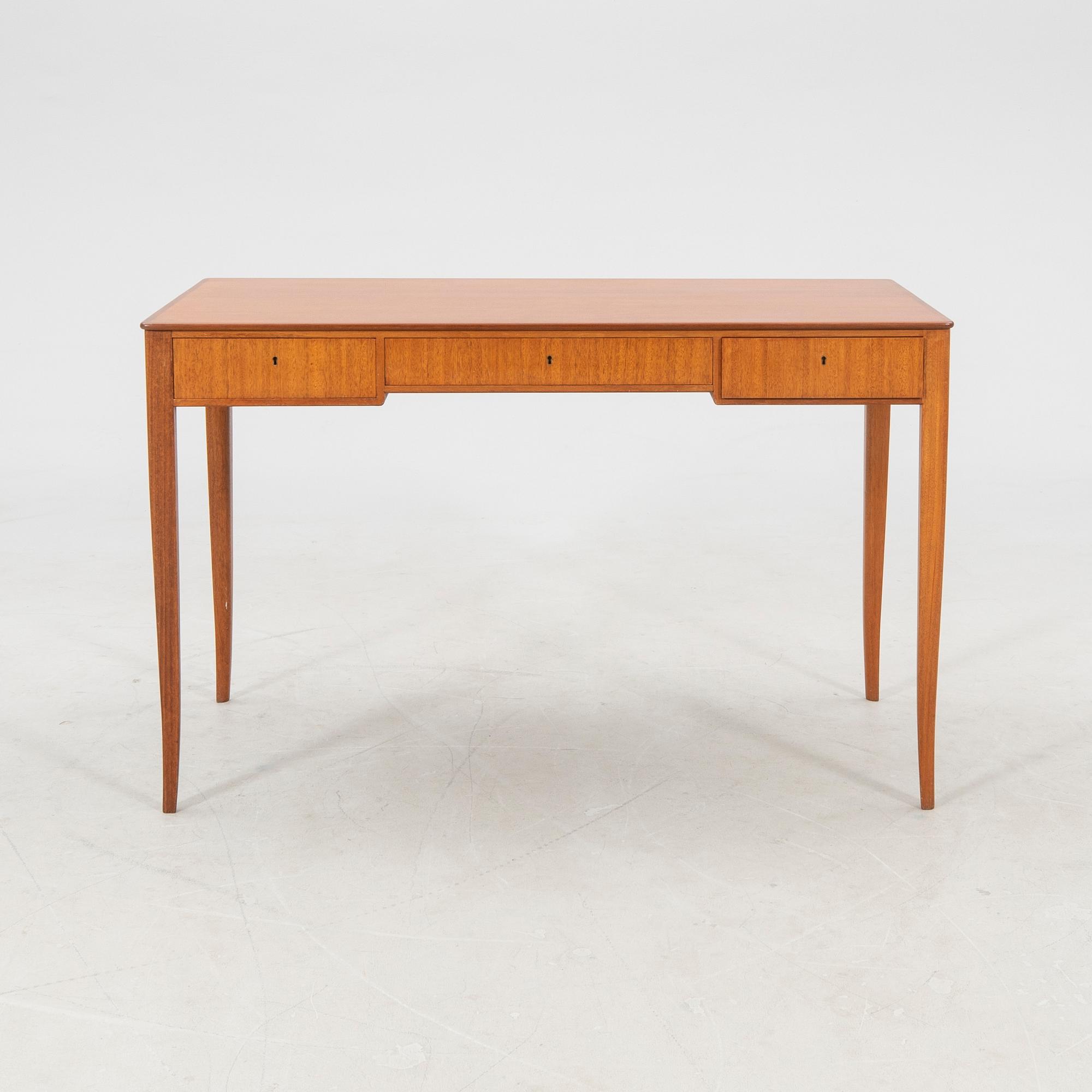 Carl Malmsten, skrivbord "Nya Guldheden" Åfors möbelfabrik 1900-talets andra hälft.