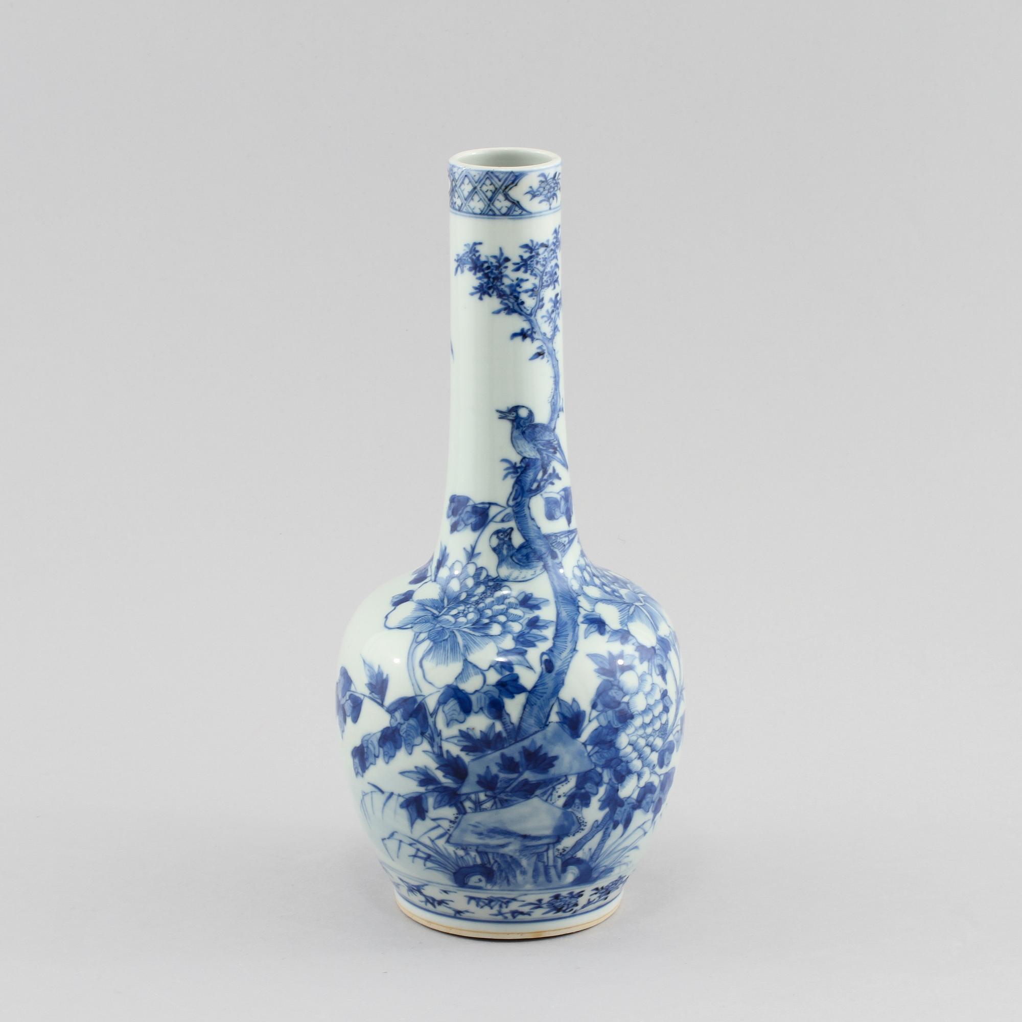 VAS, porslin, Kina, Kangxi-stil, sen Qing, 1800/1900-tal.