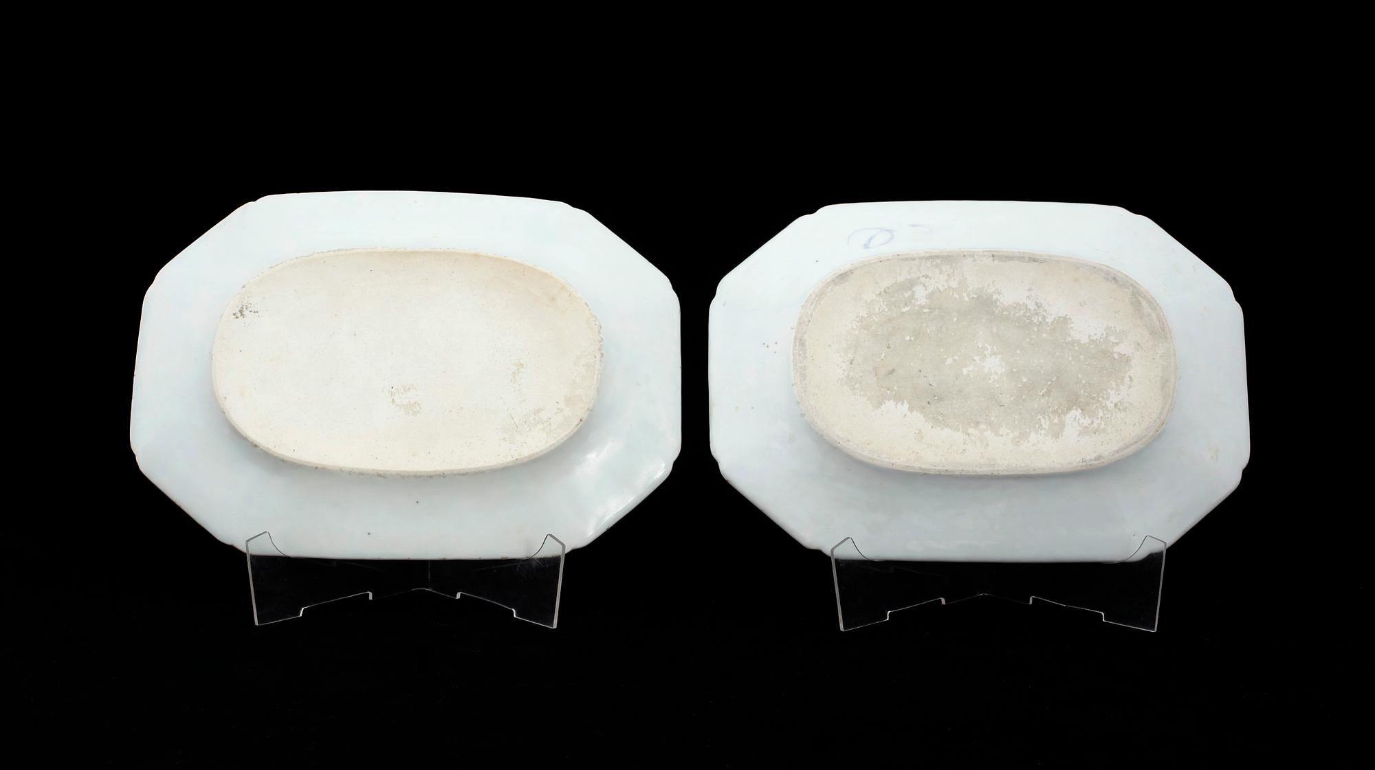 STEKFAT, ett par, porslin, Jiaqing. Kina omkring år 1800.