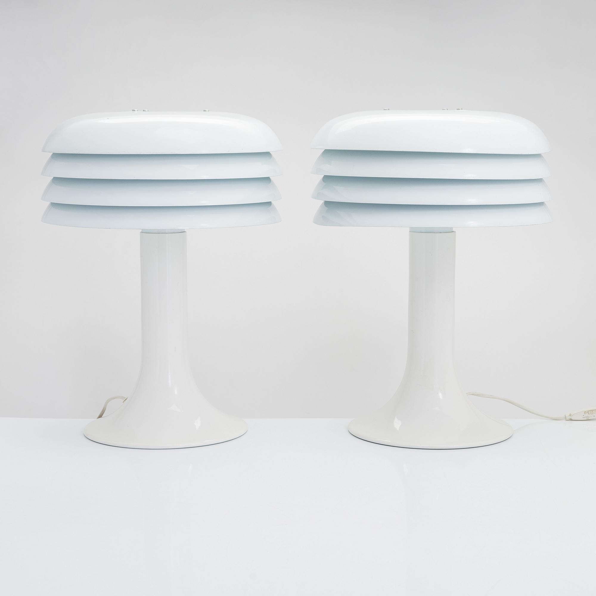 Hans-Agne Jakobsson, bordslampor, ett par, modell BN-26 Markaryd 1900-talets slut.