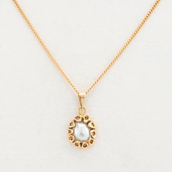 Necklace 18K gold with a cultured pearl.