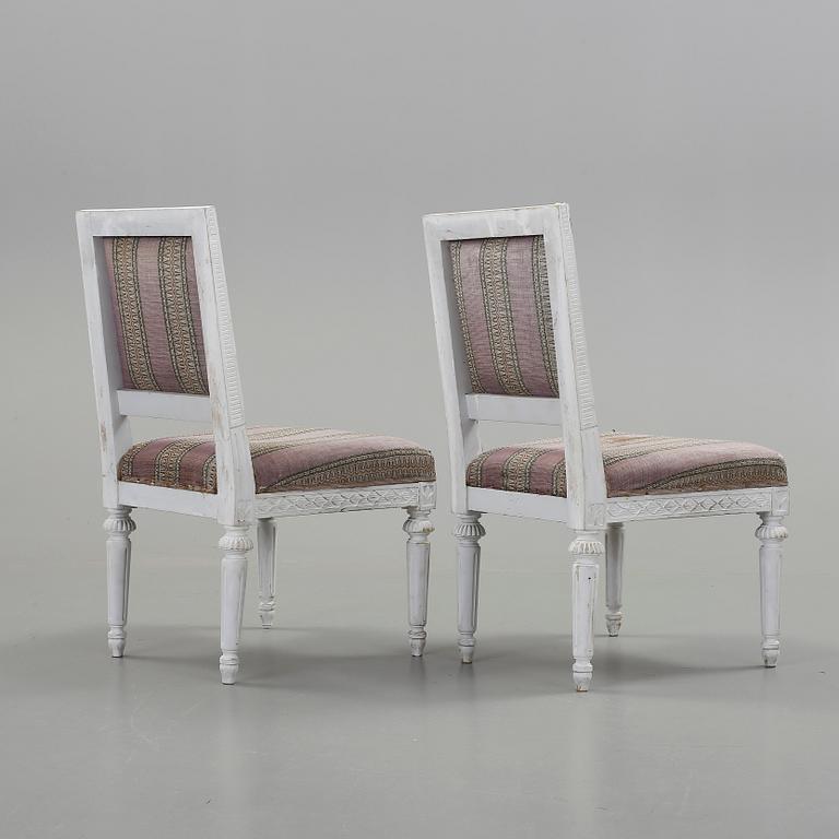 STOLAR, ett par, gustaviansk stil, omkring 1800-talets sista kvartal.