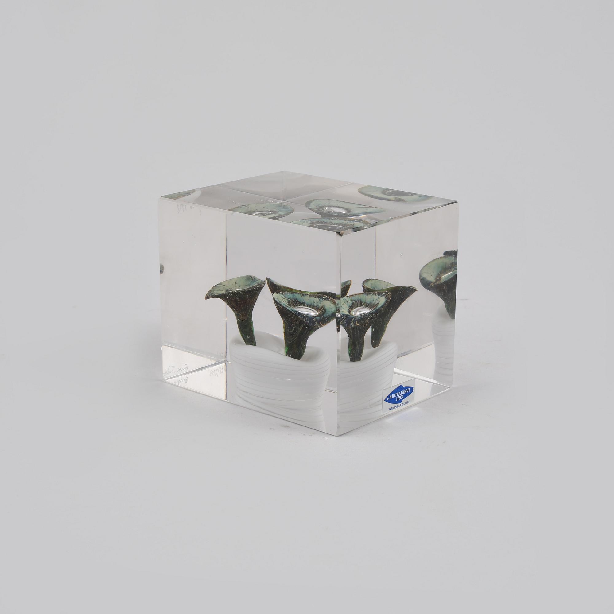 ÅRSKUB, glas, Oiva Toikka, Nuutajärvi,  signerad, numrerad 479/2000 samt daterad 1978.