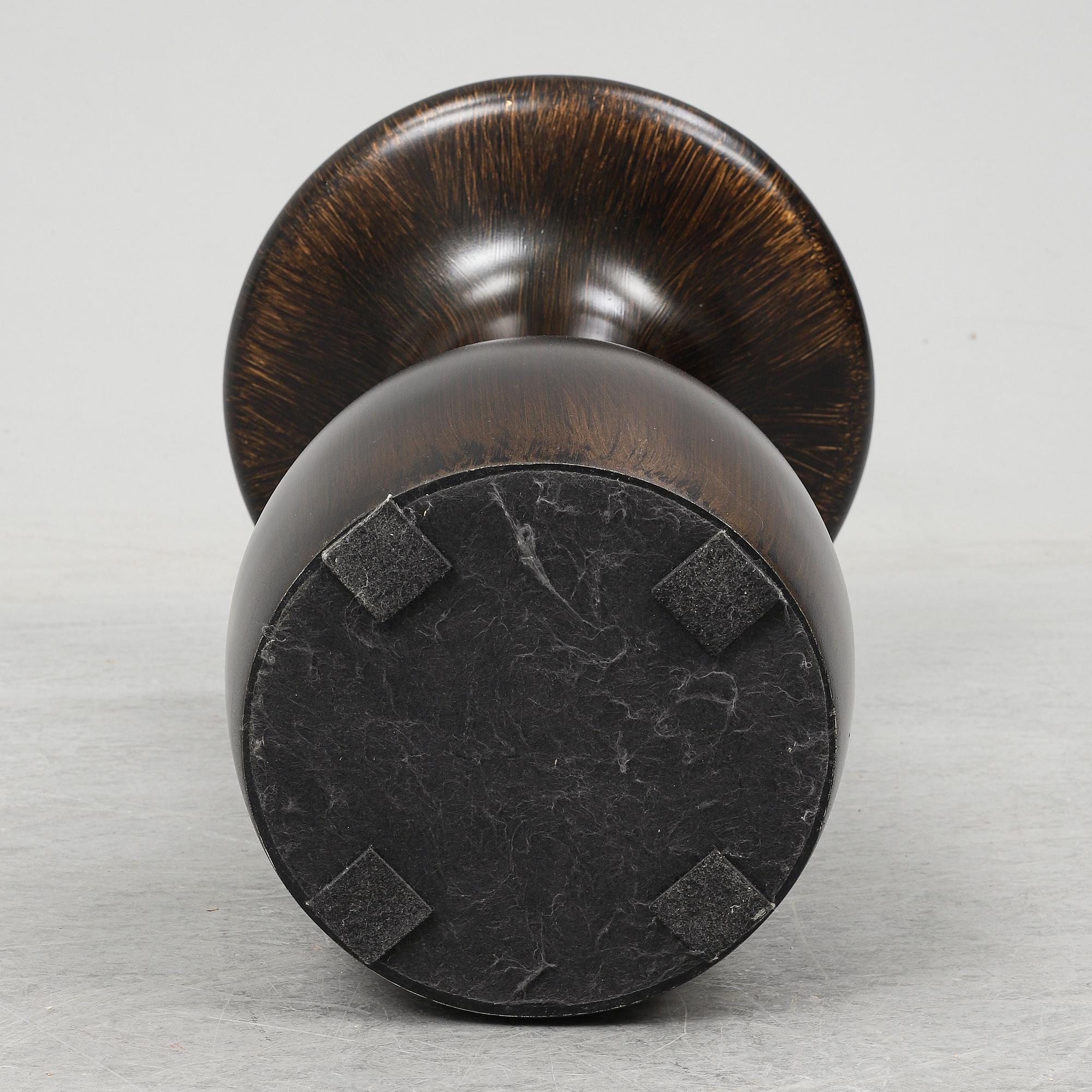 BARBARA BARRY, "Swell accent table" för Baker Furniture.