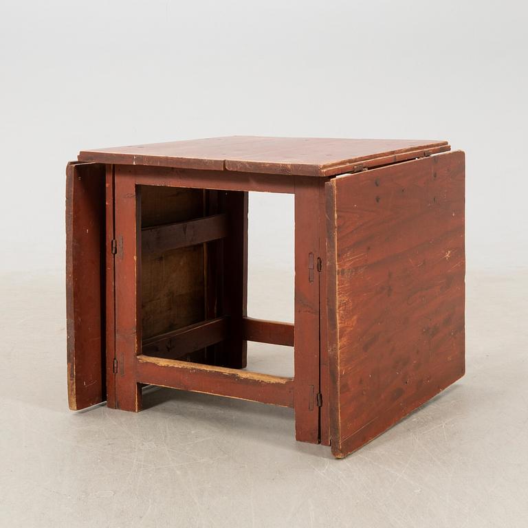 Drop-leaf table 19th century.