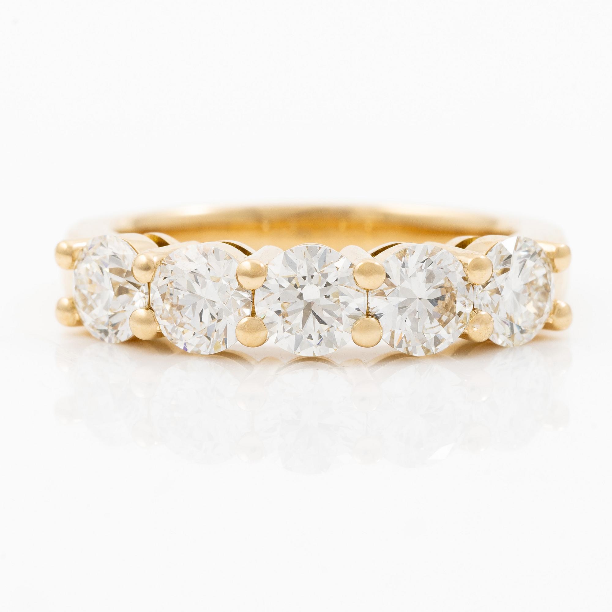 Half eternity ring in 18K gold set with brilliant-cut diamonds.