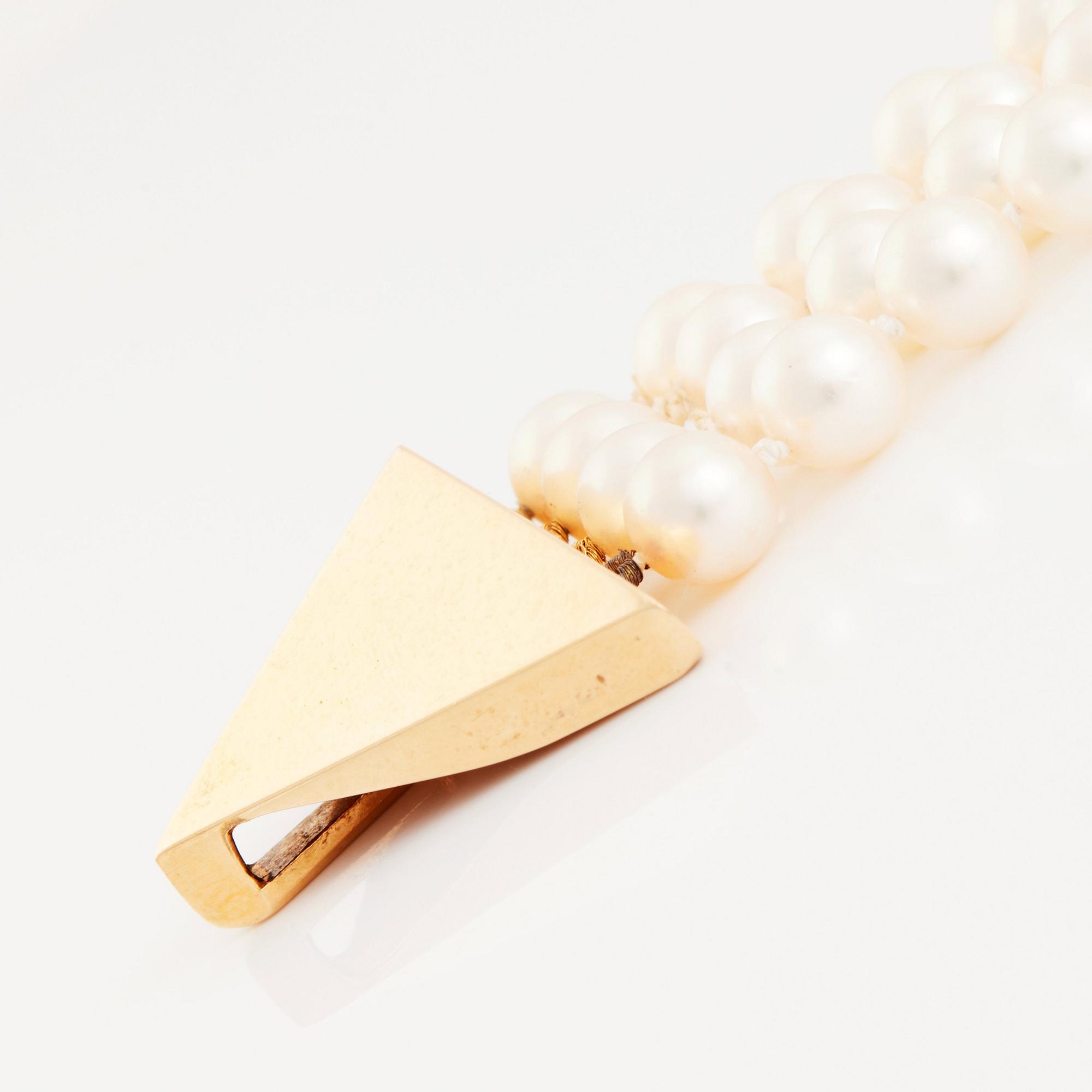 Kristian Nilsson, a four strand cultured pearl necklace with an 18K gold clasp, , Stockholm 1985.
