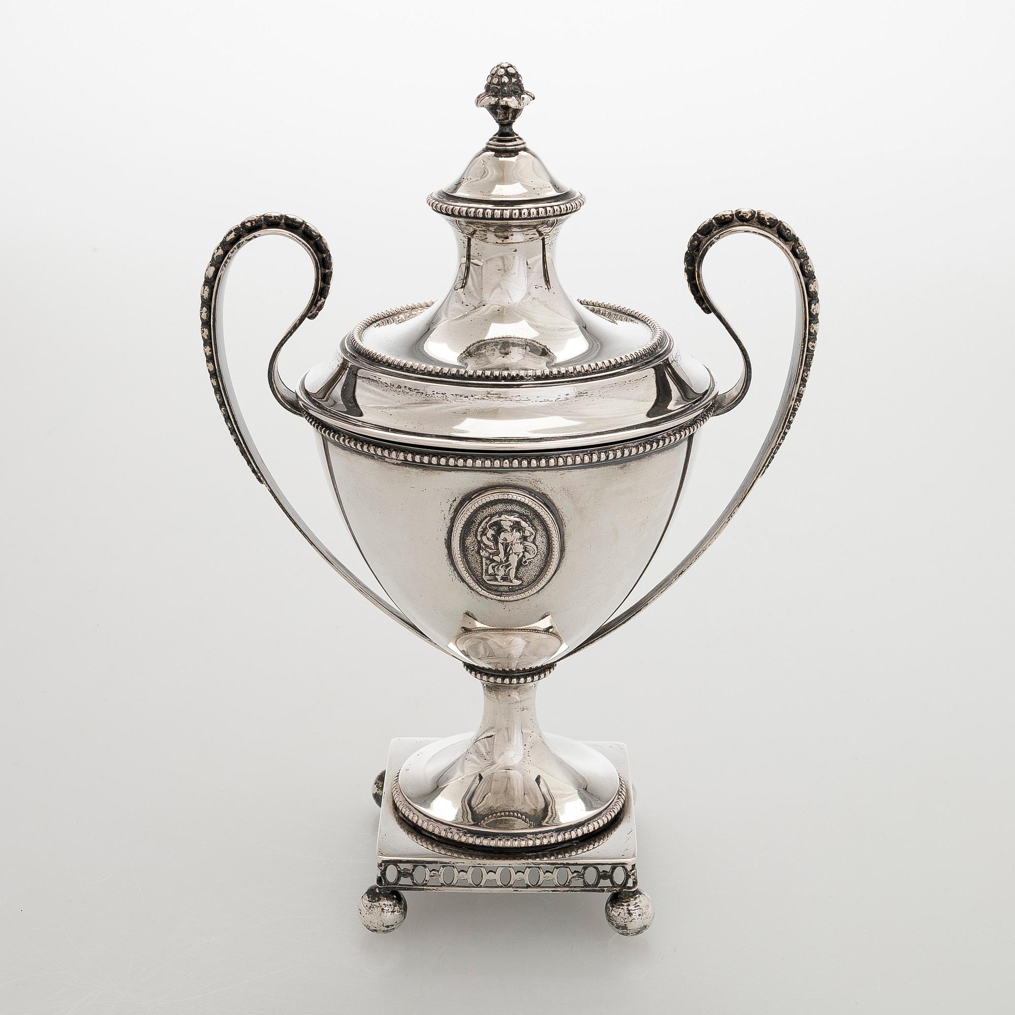 A lidded silver sugar bowl, GAB, Stockholm 1896.