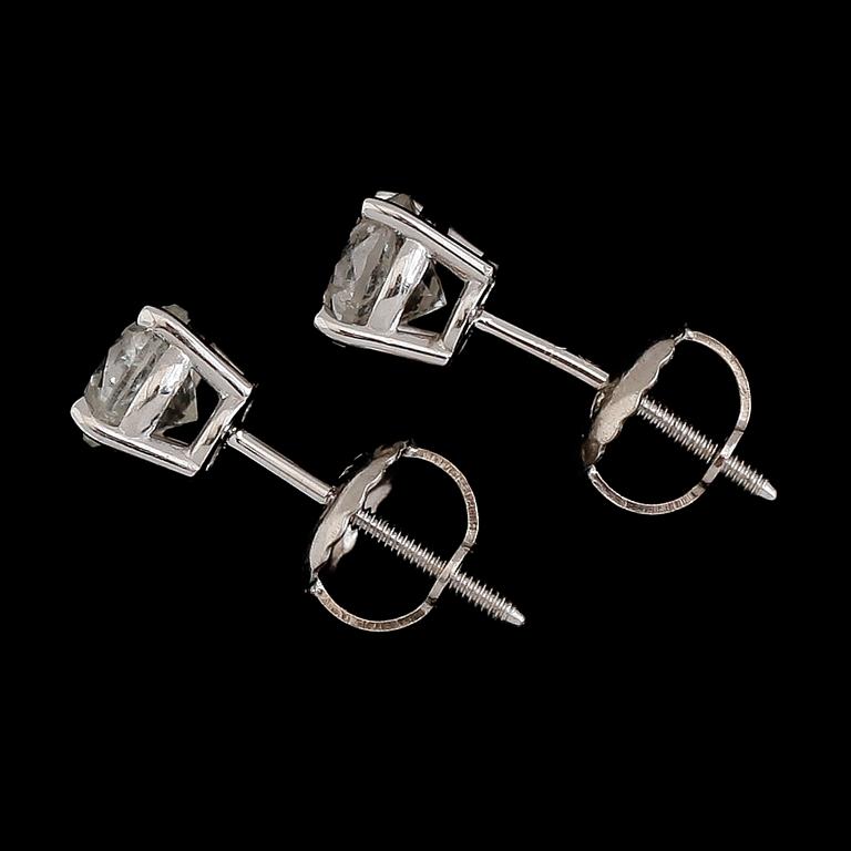 ÖRHÄNGEN, 1 par, 14 k vitguld, briljantslipade diamanter tot ca 0.88 ct.