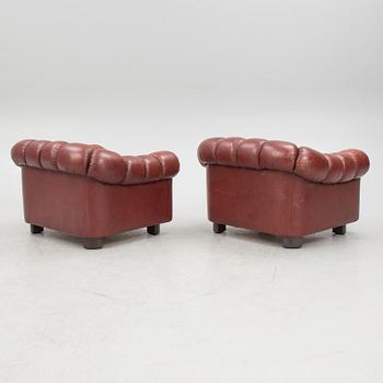 A sofa and a pair of armchairs, 'Chesterfield model', late 20th Century.