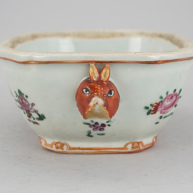 SMÖRTERRIN, kompaniporslin, Qingdynastin, Qianlong (1736-95).