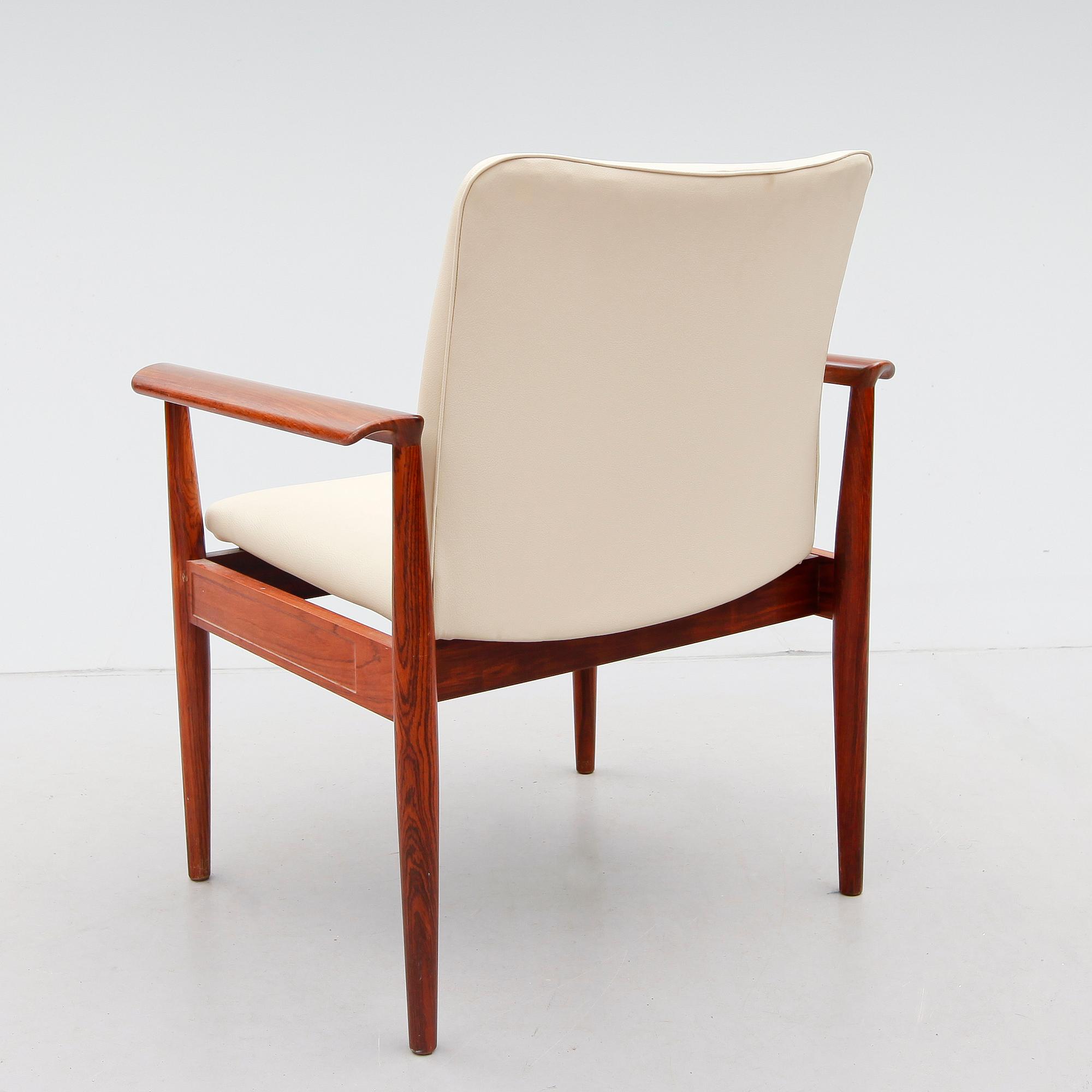 KARMSTOL, "Diplomat", Finn Juhl, France & Søn, 1900-talets andra hälft.