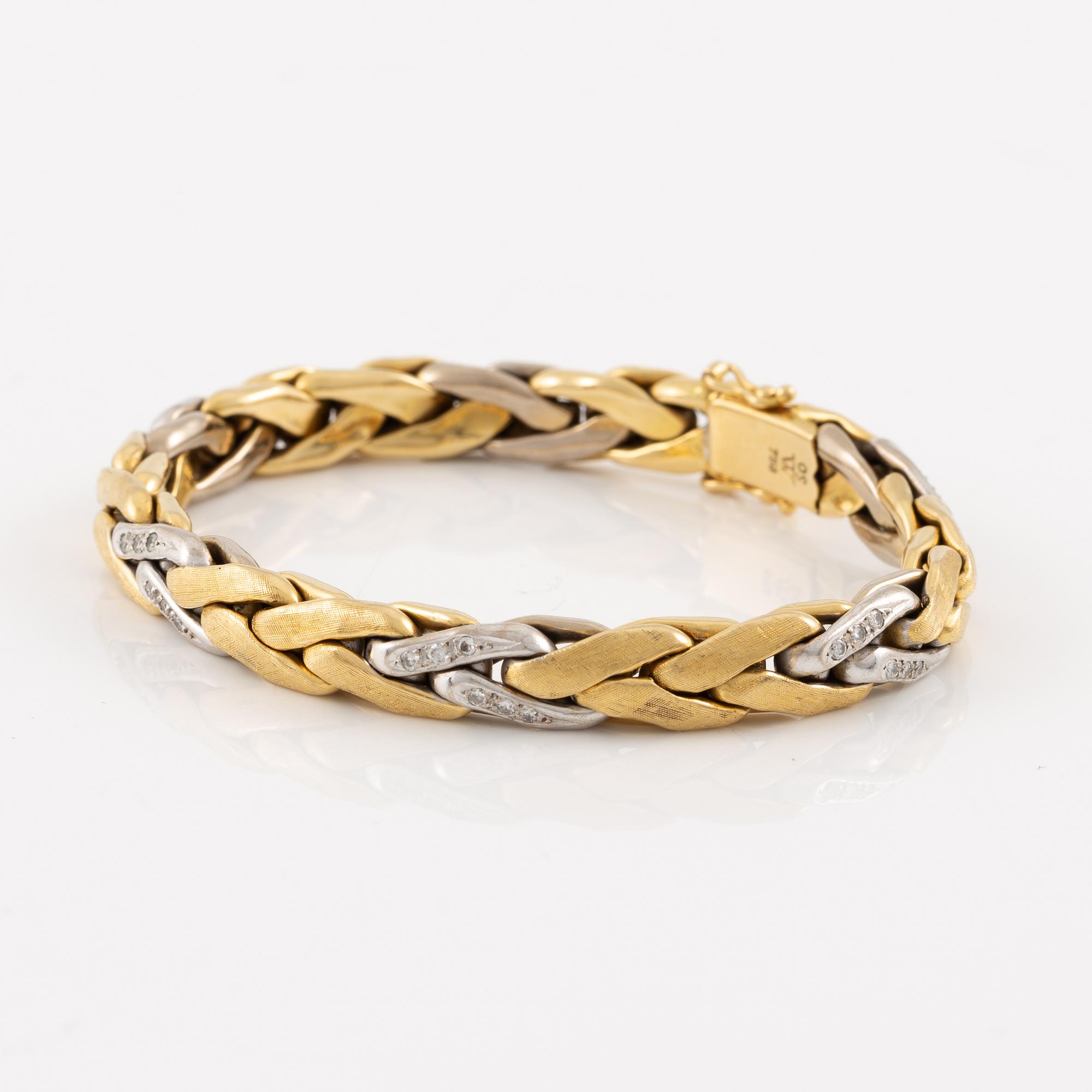 Bracelet 18K gold with round brilliant-cut diamonds.