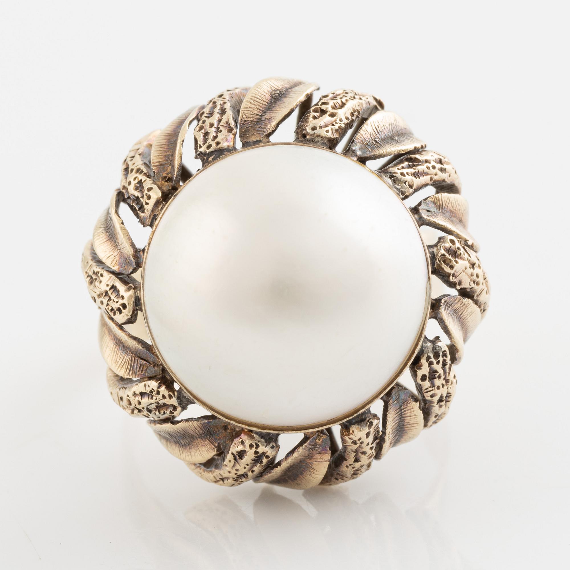 Ring förgyllt silver med mabépärla.