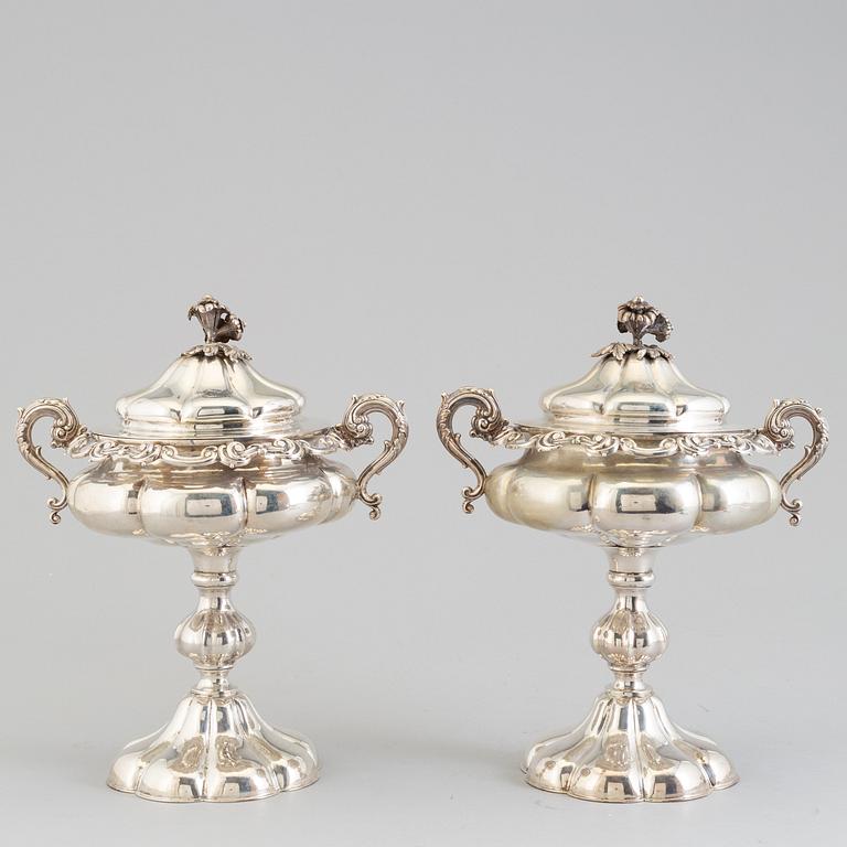 A pair of silver bonbonieres, Lars Larsson, Gothenburg, 1853.
