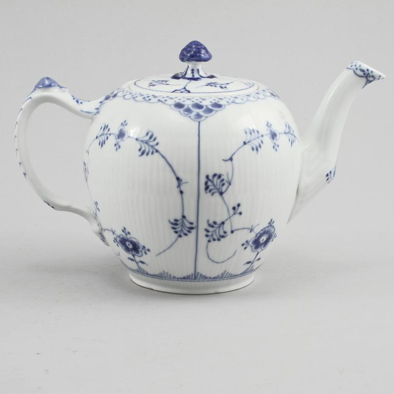 TESERVIS, 31 delar, porslin, "Musselmalet", Royal Copenhagen, 1900-talets andra hälft.