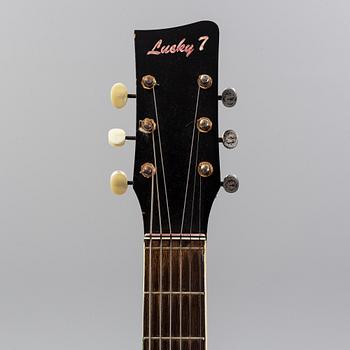 Halvakustiska gitarrer 2 st, Egmond Lucky 7 samt en omärkt.
