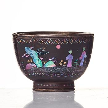 A peach shaped lacque burgaute bowl, 18th Century.