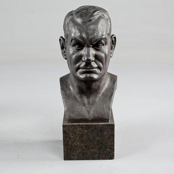 SKULPTUR, patinerad brons, monogramsignerad MR samt daterad 1931.