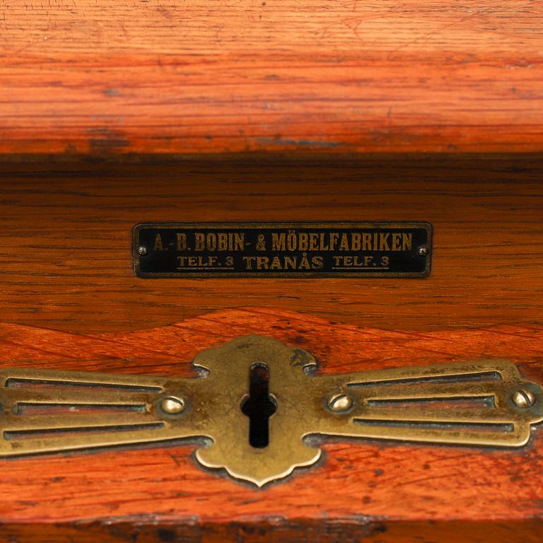 A cabinet from the forst half of the 20th century.