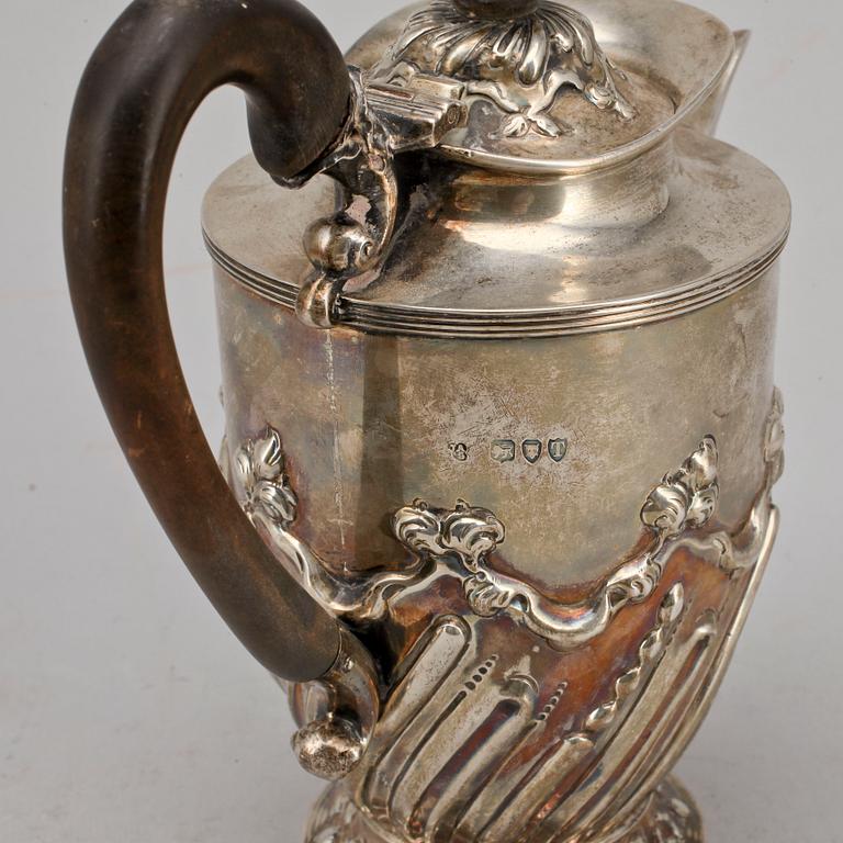 KAFFEKANNA, silver, John Aldwinckle & Thomas Slater, London, England, 1894. Total vikt ca 413 g.