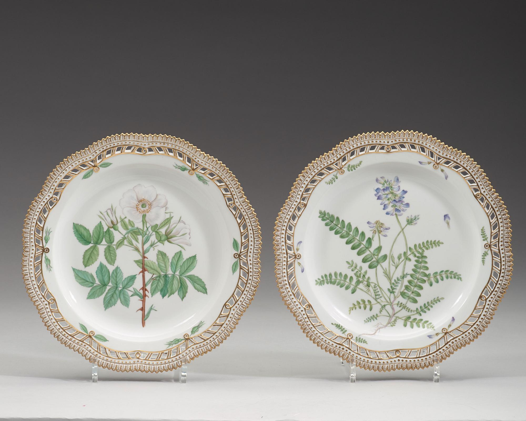 A set of 14 Royal Copenhagen 'Flora Danica' plates, Denmark, 20th Century.