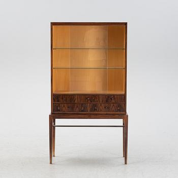 Svante Skogh, vitrinskåp, "Cortina", Seffle Möbelfabrik, formgivet omkring 1956.